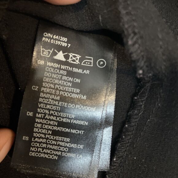 H&M Black Short Sleeved Tank Top With Buttons On The Sleeve Size 2 - Picture 6 of 9